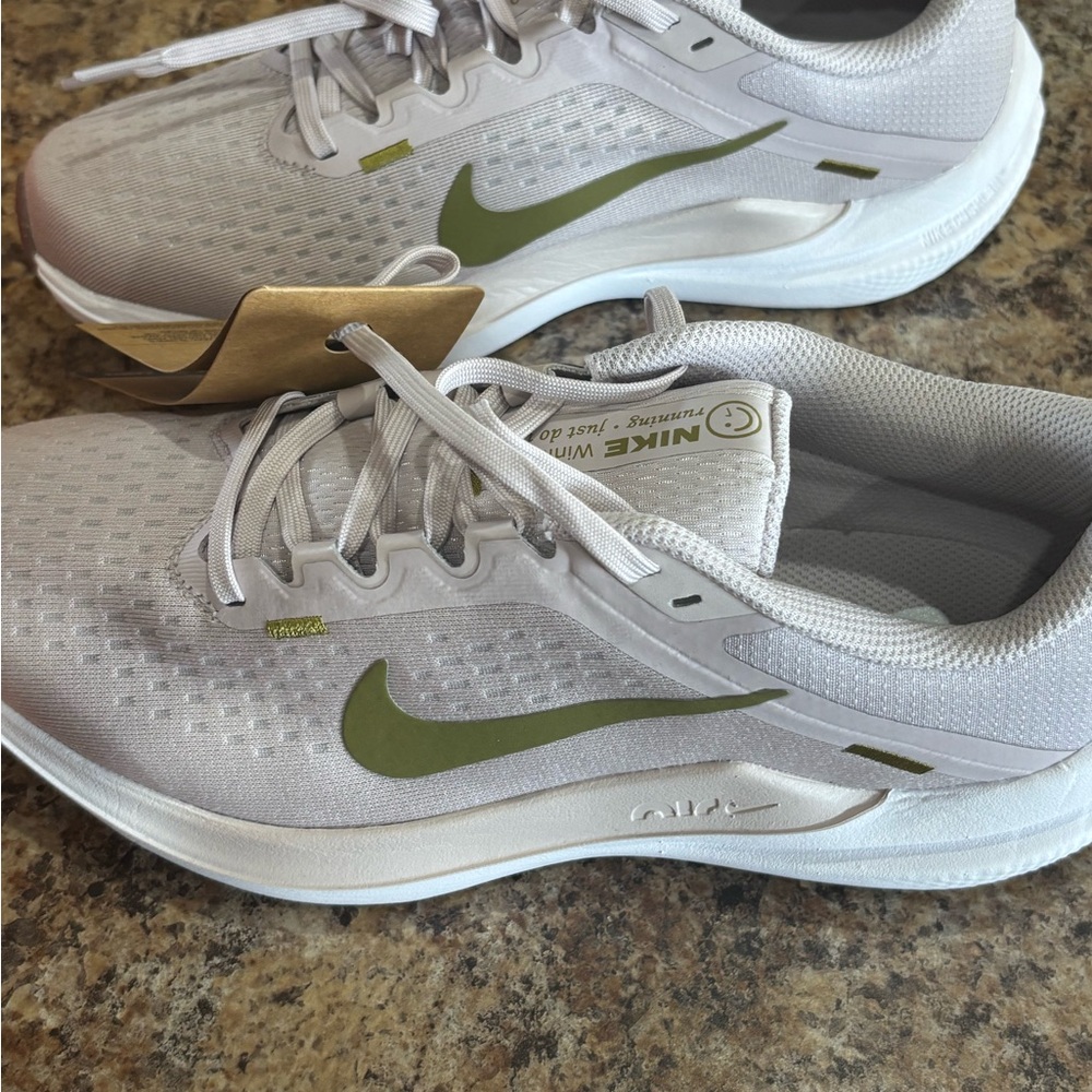 Nike Women's Air Winflo 10 in Platinum Violet with Pacific Moss Accents